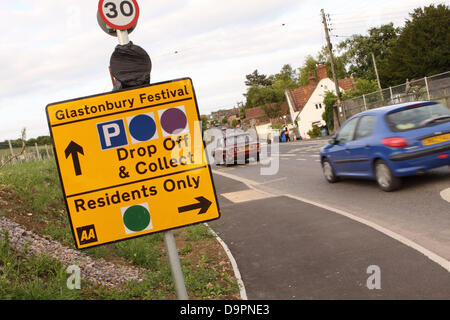 Pilton Somerset UK. 24. Juni 2013. Das Glastonbury Festival findet bei Pilton - die Bewohner des kleinen Dorfes stehen die Ankunft von 135.000 Fans ab Mittwochmorgen - Glastonbury, Somerset, UK. Stockfoto