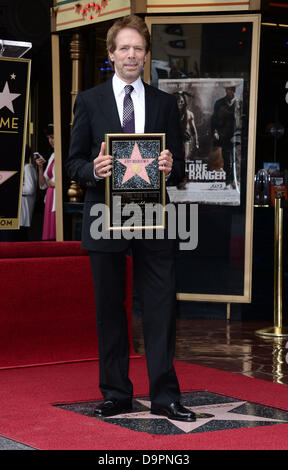 Los Angeles, USA. 24. Juni 2013. Jerry Bruckheimer geehrt mit einem Stern auf dem Hollywood Walk of Fame, Los Angeles, CA-Credit: Sydney Alford/Alamy Live News Stockfoto