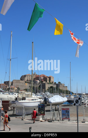 Die Tour de France besucht Calvi, Korsika, Frankreich zum ersten Mal im Jahr 2013 die 100. Tour. Stockfoto