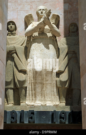 Statue vor dem "Poste e Telegrafi" Post- und Telegraphen-Büro in Agrigent, Sizilien Stockfoto