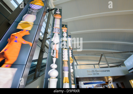 Neue IEMS Portale installiert im Süden Zusammentreffen von Tom Bradley Internaional terminal am Los Angeles International Airport Stockfoto