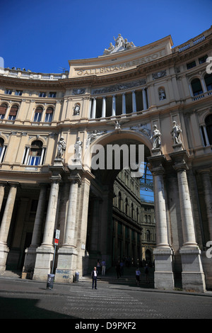 Galleria Umberto, eine Einkaufspassage in der Altstadt von Neapel, Kampanien, Italien Stockfoto