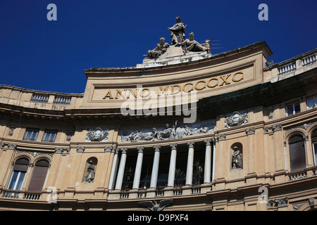 Galleria Umberto, eine Einkaufspassage in der Altstadt von Neapel, Kampanien, Italien Stockfoto