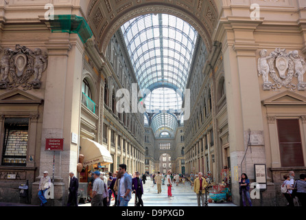 Galleria Umberto, eine Einkaufspassage in der Altstadt von Neapel, Kampanien, Italien Stockfoto