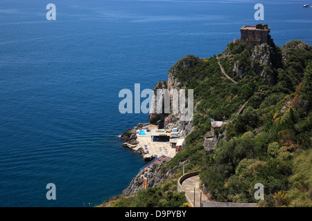 Küste in Praiano, an der Amalfi Küste, Kampanien, Italien Stockfoto