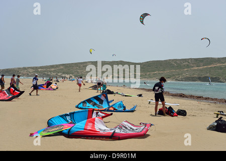 Windsurfen und Kiteboarden auf Sandbank, Prasonisi, Rhodos (Rodos), die Dodekanes, South Aegean Region, Griechenland Stockfoto