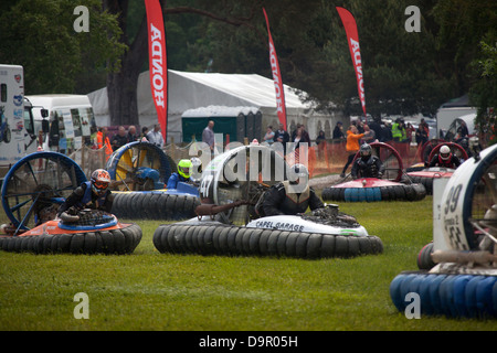 Cholmondeley Pageant of Power, ist eine jährliche Luft, Land und Wasser Demonstration von Kraft und Geschwindigkeit. Stockfoto