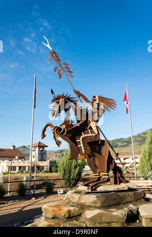 Native Krieger Metall Skulptur außen Tourism Visitor Centre, Osoyoos, Okanagan Region, British Columbia, Kanada Stockfoto