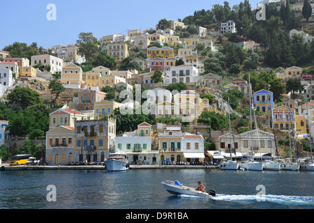 Symi-Hafen, Symi (Simi), Rhodos (Rodos) Region, Dodekanes, Region südliche Ägäis, Griechenland Stockfoto