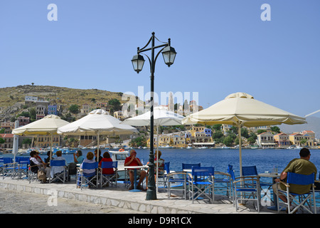 Harbourfront Restaurant, Symi (Simi), Rhodos (Rodos) Region, die Dodekanes, South Aegean Region, Griechenland Stockfoto