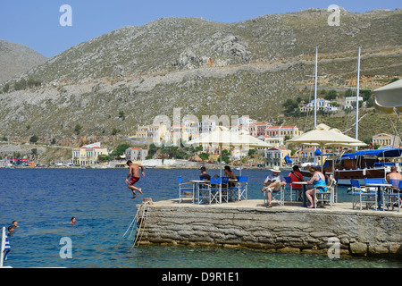 Harbourfront Restaurant, Symi (Simi), Rhodos (Rodos) Region, die Dodekanes, South Aegean Region, Griechenland Stockfoto