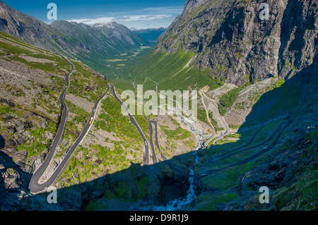 Serpentin Bergstraße Trollstigen, Troll Wanderweg in Norwegen Stockfoto