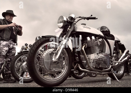 Norton Laverda Cafe Racer Motorrad Stockfoto