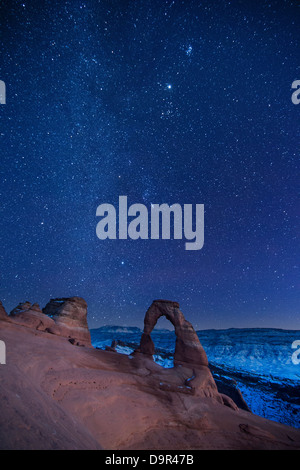 der Nachthimmel über Delicate Arch, Arches-Nationalpark, Utah, USA