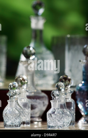 Anzeige von Glas-Flakons für Verkauf am Marktstand Stockfoto