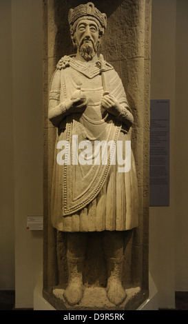 Karl der große (742-814). König der Franken. Steinskulptur. 9. Jahrhundert. Von der Abtei von Saint John, Müstair, Schweiz. Stockfoto