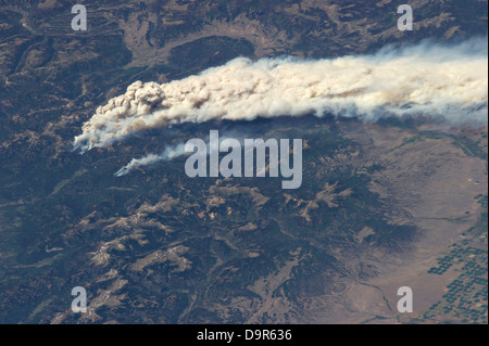 Luftbild von der internationalen Raumstation ISS des West Fork komplexe Feuers 19. Juni 2013 im südlichen Colorado. Das Feuer hat eine Kombination aus drei Waldbrände etwa 75.150 Hektar Wald verbrannt. Stockfoto