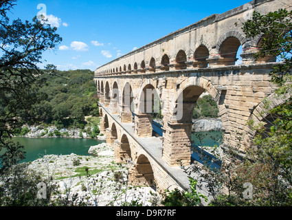 Detail des UNESCO Welt Kulturerbe der Pont du Gard, ein römisches Aquädukt überspannt den Fluss Gardon in Südfrankreich Stockfoto