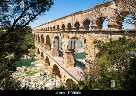 Detail des UNESCO Welt Kulturerbe der Pont du Gard, ein römisches Aquädukt überspannt den Fluss Gardon in Südfrankreich Stockfoto