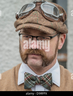 Mann verkleidet für The Tweed Run, Reykjavik, Island Stockfoto