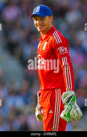 London, UK. 25. Juni 2013. Englands Jos Buttler, während die NatWest T20 internationalen Cricket match bei der Kia Oval Cricket Ground am 25. Juni 2013 in London, England. (Foto von Mitchell Gunn/ESPA/Alamy Live-Nachrichten) Stockfoto