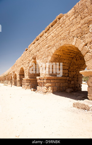 Israel Stadt port Cäsarea Keysarya erbaute König Herodes der Große c 21 v. Chr. nach Kaiser Augustus römische Aquädukt war 11 Meilen Stockfoto