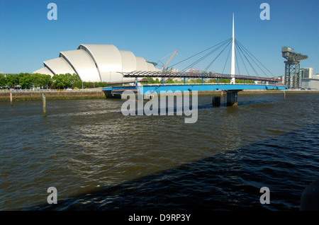 Glocken-Brücke über den Basie-Clyde in Glasgow, Schottland Stockfoto