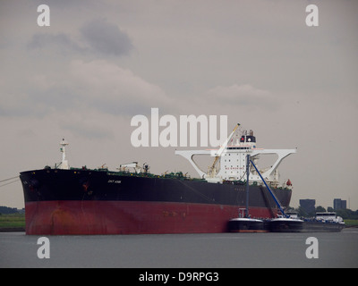 sehr große leere Öltanker Schiff in den Hafen von Rotterdam, die Niederlande Stockfoto