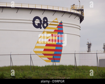 Q8 Öldepot terminal im Hafen von Rotterdam, Niederlande Stockfoto