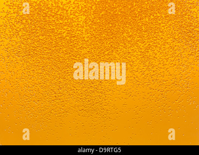 Viele goldene Bier Blasen Stockfoto