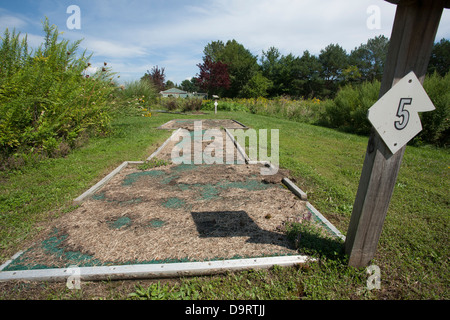 Eine verlassene Minigolfanlage in einer kleinen Stadt im Bundesstaat New York. Stockfoto