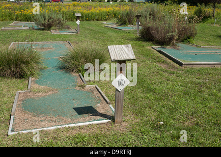 Eine verlassene Minigolfanlage in einer kleinen Stadt im Bundesstaat New York. Stockfoto