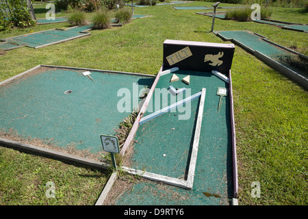 Eine verlassene Minigolfanlage in einer kleinen Stadt im Bundesstaat New York. Stockfoto