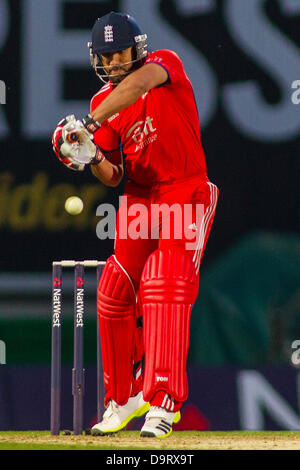 LONDON, ENGLAND - 25 Juni: Englands Ravi Bopara, zucken während der NatWest T20 internationalen Cricket-Match auf der Kia Oval Cricket Ground am 25. Juni 2013 in London, England. (Foto von Mitchell Gunn/ESPA) Stockfoto