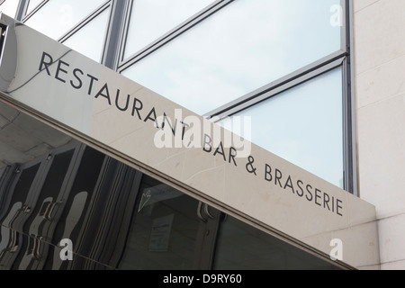 Eingang im Baldachin, Harvey Nichols Store auf Cateaton Street, Manchester, wobei die Legende Restaurant, Bar und Brassierie. Stockfoto