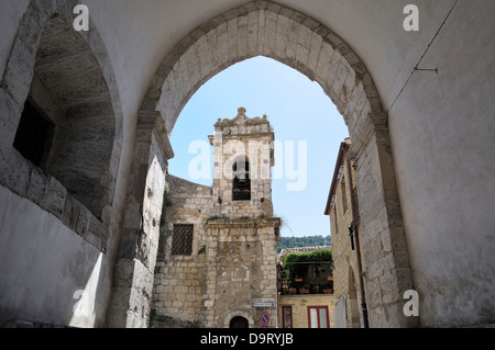 Monte di Pietà Kirche Glockenturm in Petralia Sottana, in der Nähe von Palermo. Sizilien, Italien Stockfoto