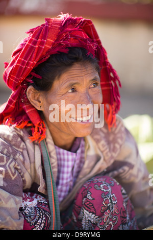 eine Dame, Inle-See, Myanmar (Burma) Stockfoto