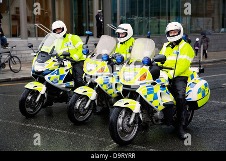 Drei Polizisten auf Motorrädern auf der Straße, Dublin County Dublin Irland Stockfoto