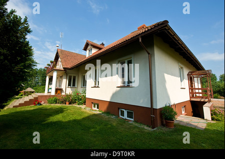 Ein Bed &amp; Breakfast-Pension in einem Dorf in der Nähe von Knyszyn-Wald am Fluss Biebrza am Rande des Nationalpark Biebrza-Flusstal. Stockfoto