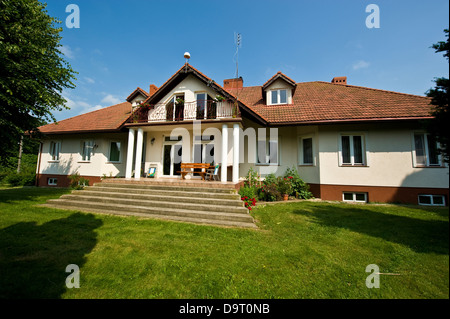 Ein Bed &amp; Breakfast-Pension in einem Dorf in der Nähe von Knyszyn-Wald am Fluss Biebrza am Rande des Nationalpark Biebrza-Flusstal. Stockfoto