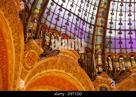 Detail des reich verzierten Kuppel über Galeries Lafayette in Paris Frankreich Stockfoto