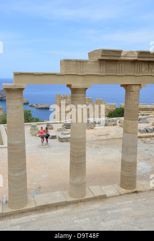 Spalten der hellenistischen Stoa, Akropolis von Lindos Lindos, Rhodos (Rodos), die Dodekanes, Region südliche Ägäis, Griechenland Stockfoto