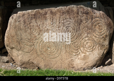 Megalithischen Kunst. Knowth Durchgang Grab Brú Na Bóinne. County Meath, Irland Stockfoto