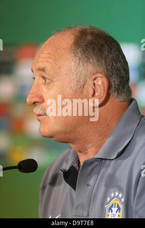 Belo Horizonte, Minas Gerais, Brasilien. 25. Juni 2013. Trainer Luiz Felipe Scolari, der die brasilianische Fußball-Nationalmannschaft, gibt eine Pressekonferenz im Stadion Mineirão, Belo Horizonte, Minas Gerais, südöstlichen Brasilien am 25. Juni 2013. Morgen, 26, Brasilien und Uruguay-Face off für das Halbfinale des Confederations Cup. Bildnachweis: Dpa picture Alliance/Alamy Live News Stockfoto