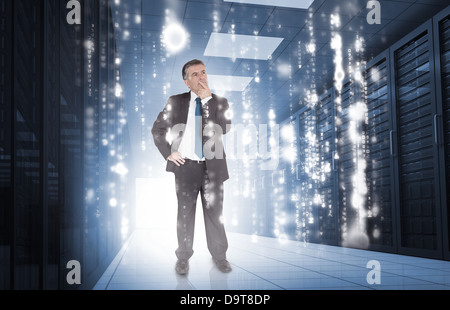 Unternehmer denken im Data center Stockfoto