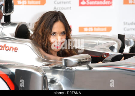 MYLEENE KLASS SANTANDER STUDENT GIROKONTO BAHNCARD PHOTOCALL. BMA LONDON ENGLAND 26. Juni 2013 Stockfoto