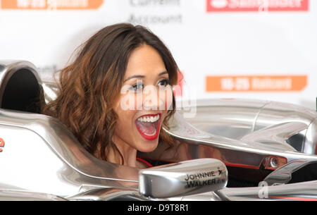 MYLEENE KLASS SANTANDER STUDENT GIROKONTO BAHNCARD PHOTOCALL. BMA LONDON ENGLAND 26. Juni 2013 Stockfoto