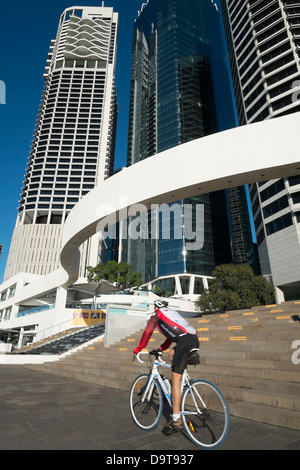 Moderne Hochhäuser am Eagle Street Pier Fluss in Brisbane CBD-Queensland-Australien Stockfoto