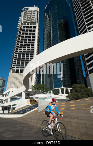 Moderne Hochhäuser am Eagle Street Pier Fluss in Brisbane CBD-Queensland-Australien Stockfoto