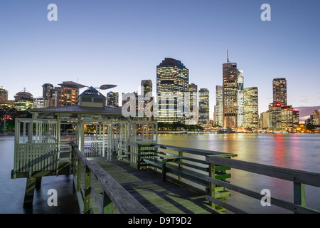 Am Abend Skyline von Central Business District von Brisbane in Queensland-Australien Stockfoto